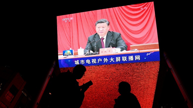 They present a book with journalistic articles on China, with ties to the country