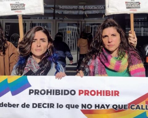 They present an appeal against the prohibition of inclusive language in Buenos Aires schools