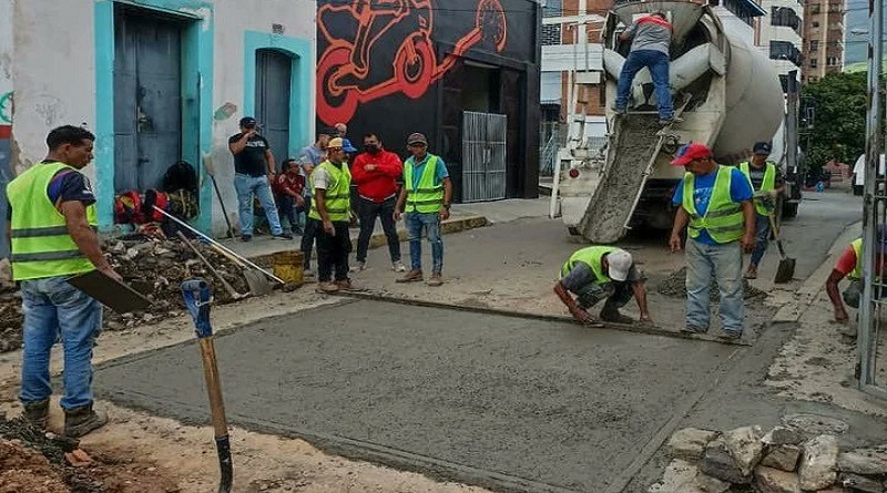 Realizan reparación de avería en la vía de la parroquia Catedral en Caracas