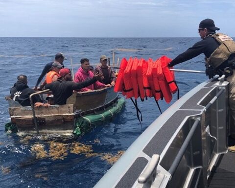 Repatrian 40 balseros cubanos que intentaban llegar a Estados Unidos