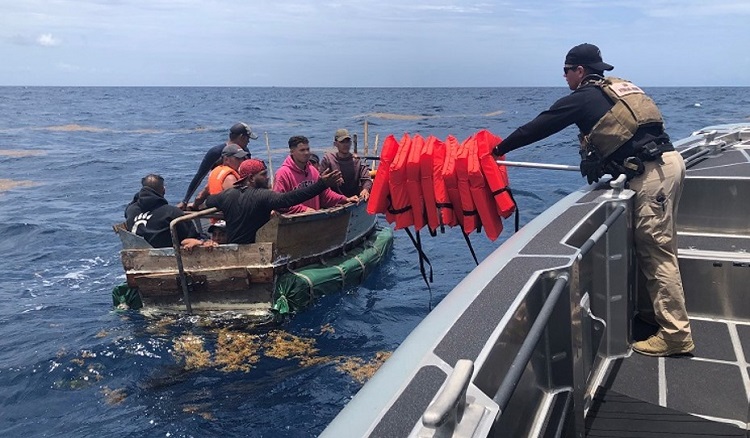 Repatrian 40 balseros cubanos que intentaban llegar a Estados Unidos