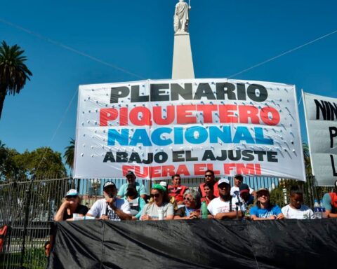 This Monday, picketers lead a "national plenary"  in the Obelisk