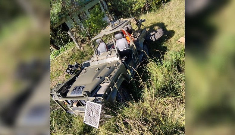 Three Army personnel were seriously injured after a jeep overturned