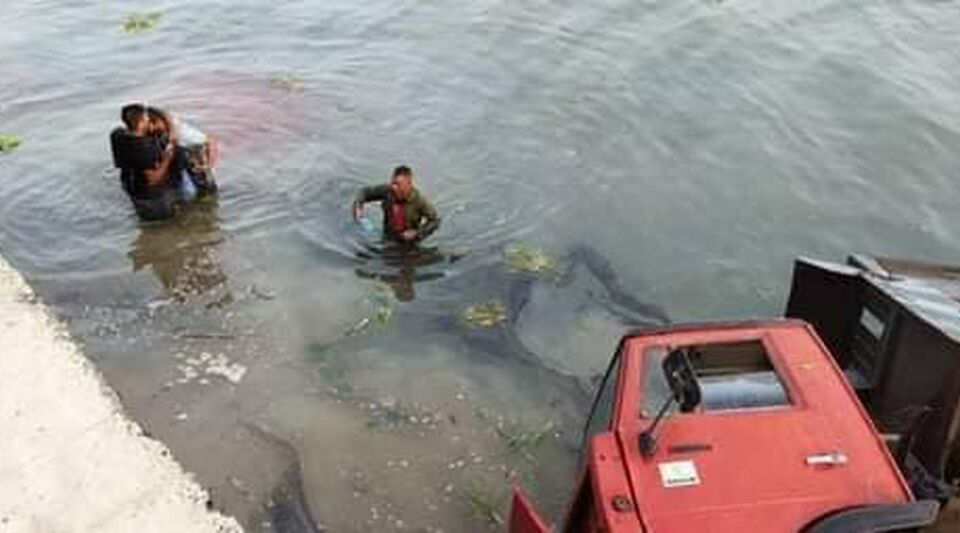 Three injured when a Kamaz truck fell into the sea in Manzanillo