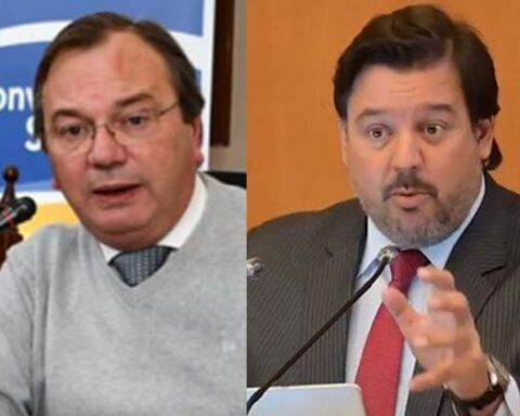 Transport says that the artificial island will have to be redirected and Environment does not know about the project