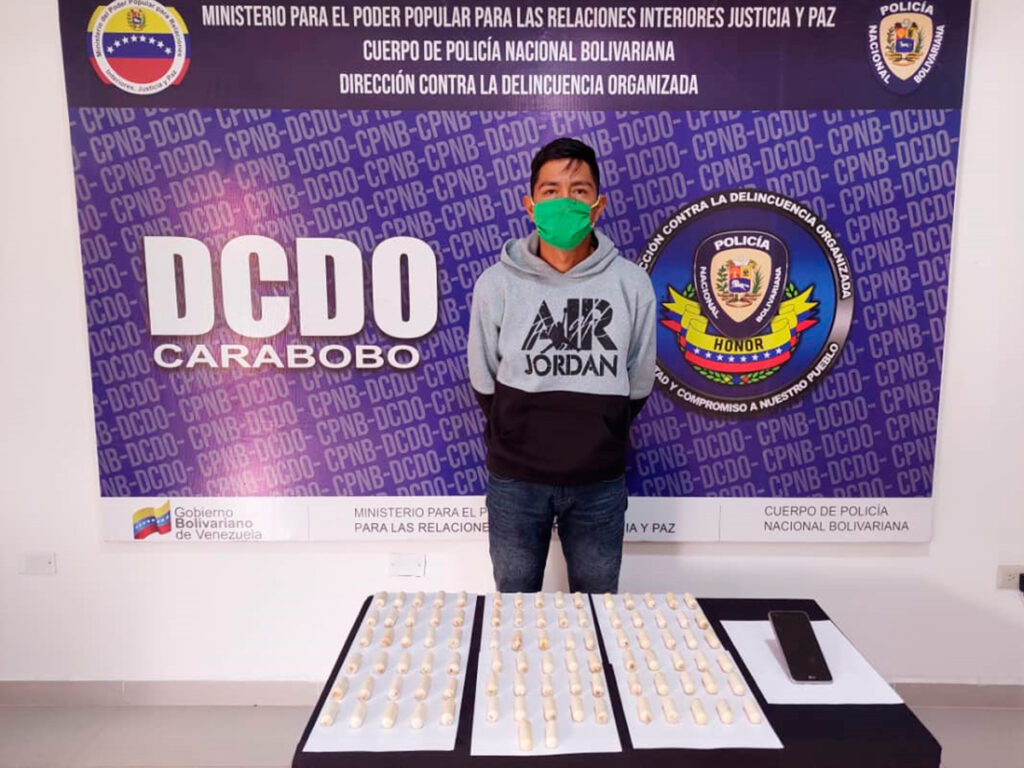 Two men expelled 144 fingers of cocaine