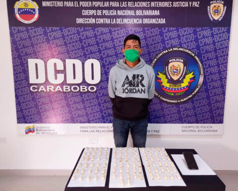 Two men expelled 144 fingers of cocaine