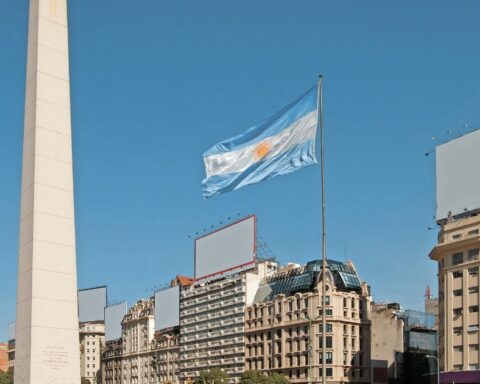 Two out of three Argentines lost income due to inflation