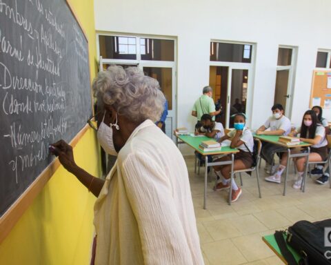 Inicio del curso escolar 2021-2022 en el Instituto Politécnico Carlos Rafael Rodríguez, en La Habana, Cuba. Foto: Otmaro Rodríguez.