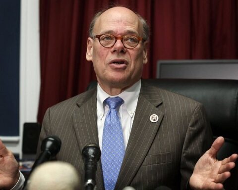 El representante demócrata Steve Cohen, uno de los promotores del llamamiento al presidente Biden a cooperar con Cuba en materia de vacunas contra la COVID-19. Foto: UsaToday / Archivo.