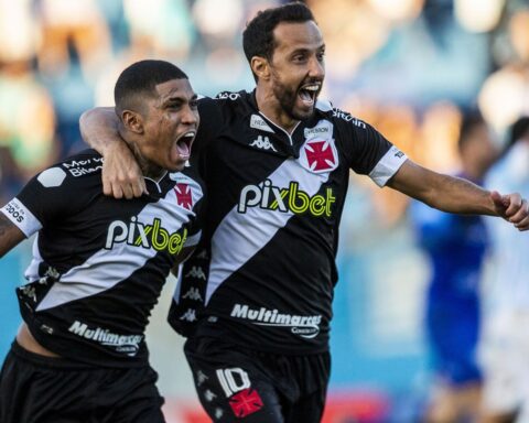 Vasco triumphs in coach Maurício Souza's debut