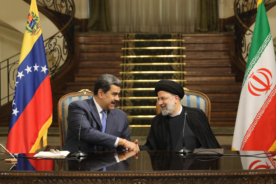 Venezuela and Iran sign new cooperation agreements