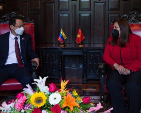 Venezuela and Vietnam review cultural issues