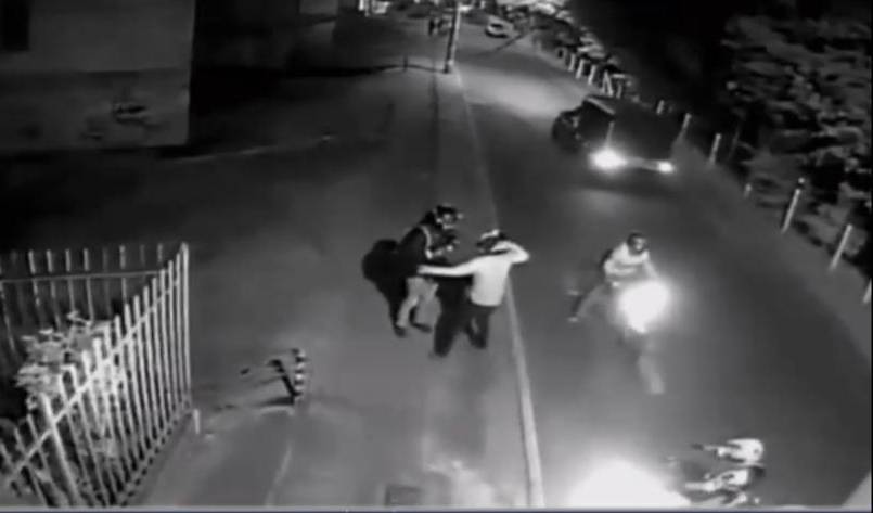 Video: Patroller confronted four criminals and prevented the robbery of a motorcyclist in Bogotá