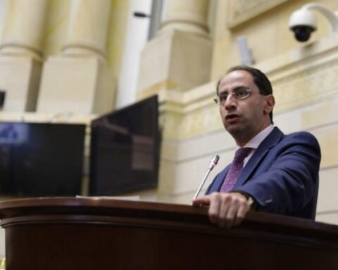 'We have to follow a path where Colombia grows more': Minhacienda