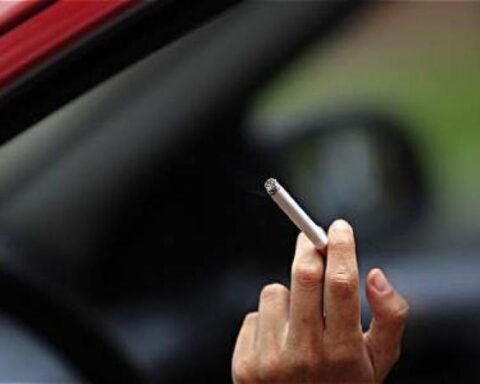 What is the fine in Colombia for smoking while driving