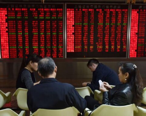 While the stock market in Colombia falls, other world markets rise