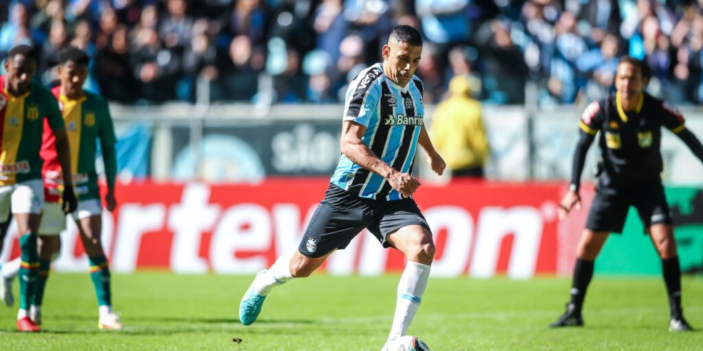 With Diego Souza top scorer, Grêmio defeats Sampaio Corrêa