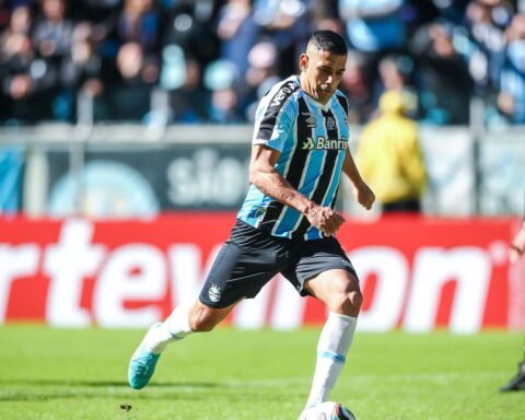 With Diego Souza top scorer, Grêmio defeats Sampaio Corrêa