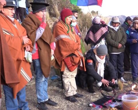 With a ceremony on the Cruz Pata hill, they receive the Andean New Year in Huancavelica