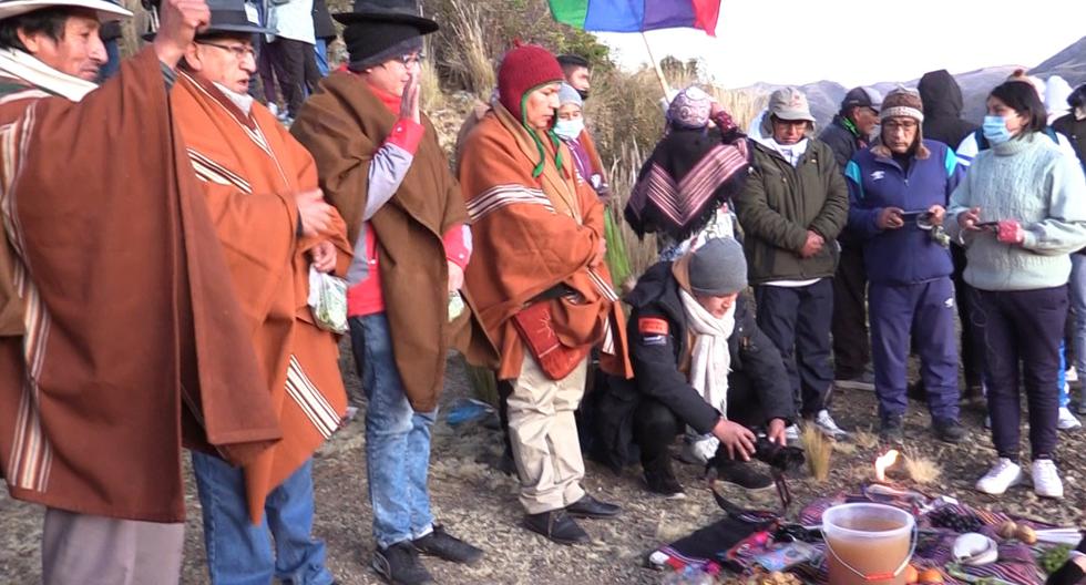 With a ceremony on the Cruz Pata hill, they receive the Andean New Year in Huancavelica