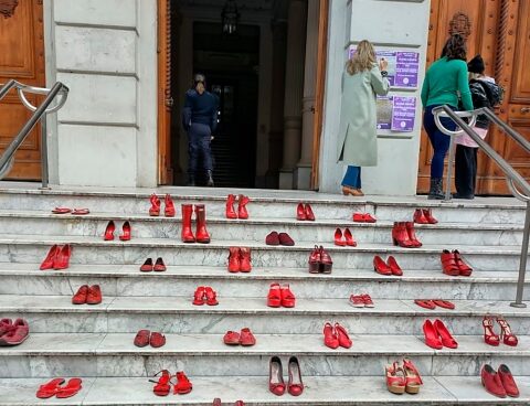 With red shoes as a symbol, Buenos Aires judicial authorities requested "not one more misogynistic mistake"