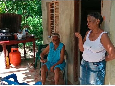 Woman asks for help for breast cancer treatment in Samaná
