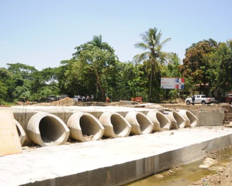 Inician trabajos de carretera unirá distintas comunidades en La Vega