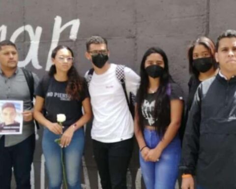 Young VP activists detained by PoliChacao released