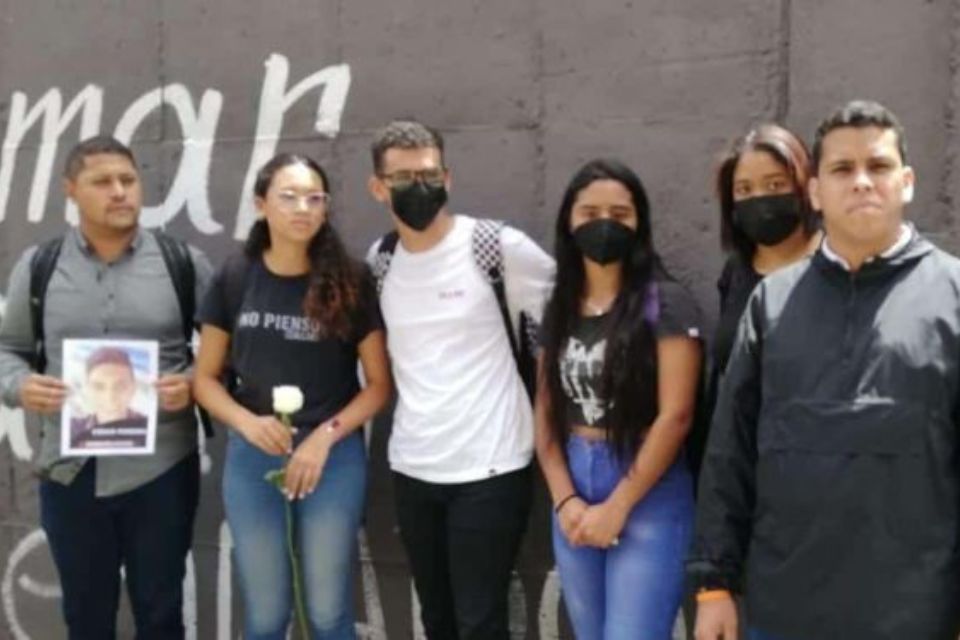 Young VP activists detained by PoliChacao released