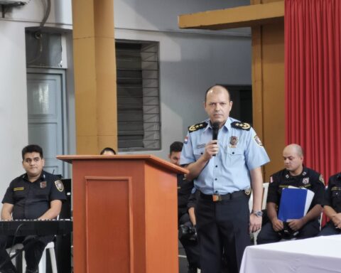 notify the commander