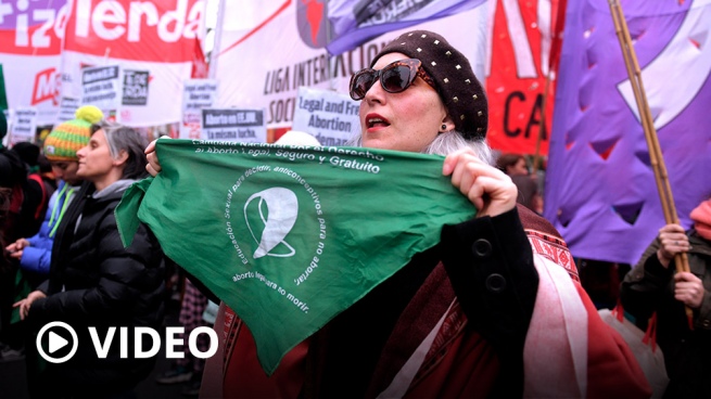 "green scarf" in front of the US embassy to repudiate the ruling against abortion