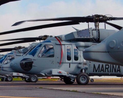 14 killed in Navy helicopter crash