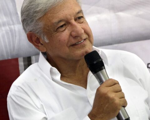 AMLO: "Even if the conservatives don't like it, doctors from Cuba will come"