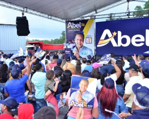 Abel Martínez: “Al PRM le queda un año y diez meses en el Gobierno”