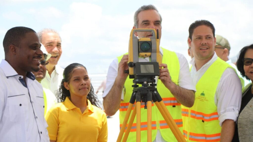 Abinader deja iniciados trabajos construcción Centro de la UASD en Neiba