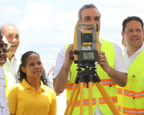 Abinader deja iniciados trabajos construcción Centro de la UASD en Neiba
