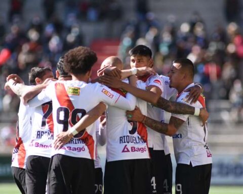 Always Ready goleó por 4-0 a Universitario de Sucre y se mantiene en la punta del Clausura