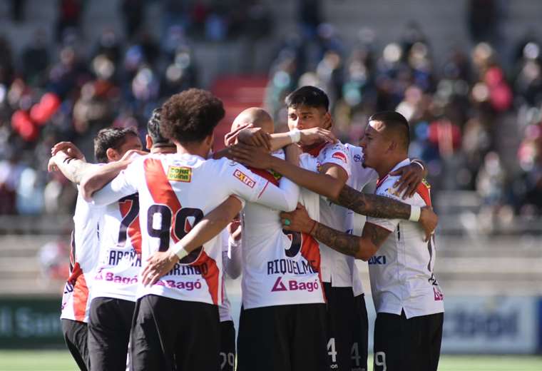 Always Ready goleó por 4-0 a Universitario de Sucre y se mantiene en la punta del Clausura