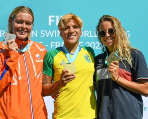 Ana Marcela wins the Paris stage of the aquatic marathon circuit