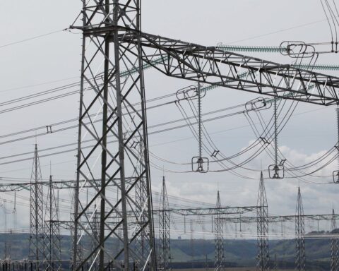 Aneel auctions 13 lots of power transmission