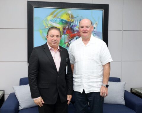 Arajet presenta su equipo de expertos en seguridad operacional al IDAC