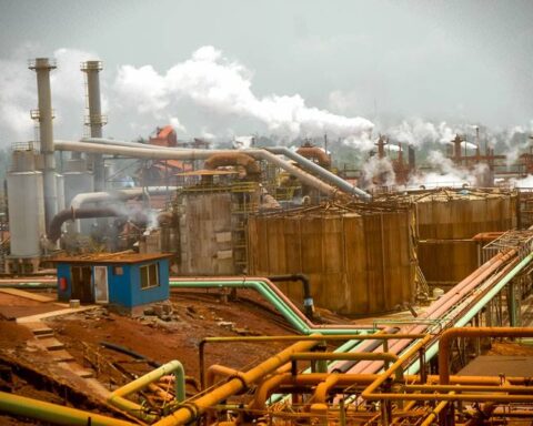 Planta de níquel, en Moa, en el oriente cubano. Foto: Juan Pablo Carreras / ACN / Archivo.