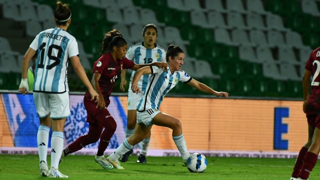 Argentina beat Venezuela and reached the semifinals, where Colombia awaits