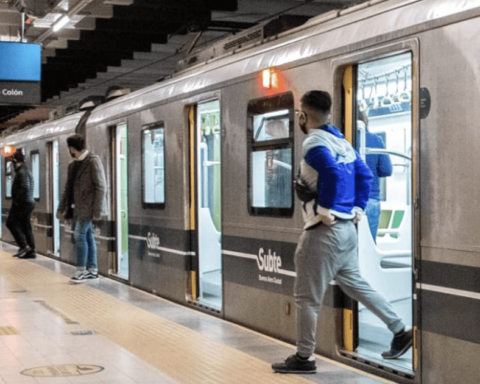 Argentina will raise public transport fares by 40% in the capital Buenos Aires in August