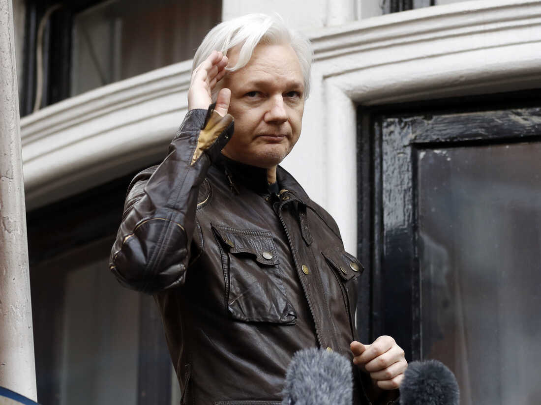 Julian Assange (2017). Foto: Frank Augstein/AP.
