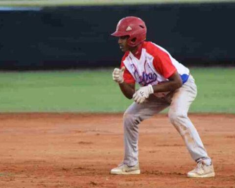 At just 15 years old, Johan Rodríguez, the young promise of Cuban baseball, goes to the Dominican