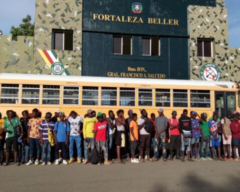 Autoridades  detienen 162 haitianos  indocuentados en la frontera