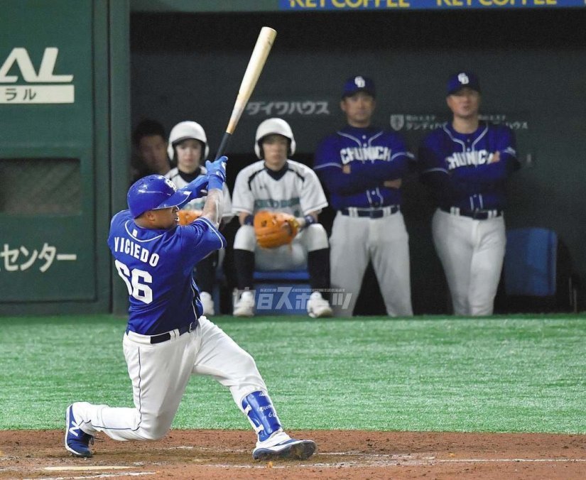 El cubano Dayán Viciedo, de los Dragones de Chunichi, equipo de la Liga Profesional de Béisbol de Japón. Foto: Pelota Cubana / Archivo.