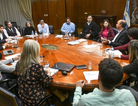 Batakis appointed his team and held the first economic cabinet meeting